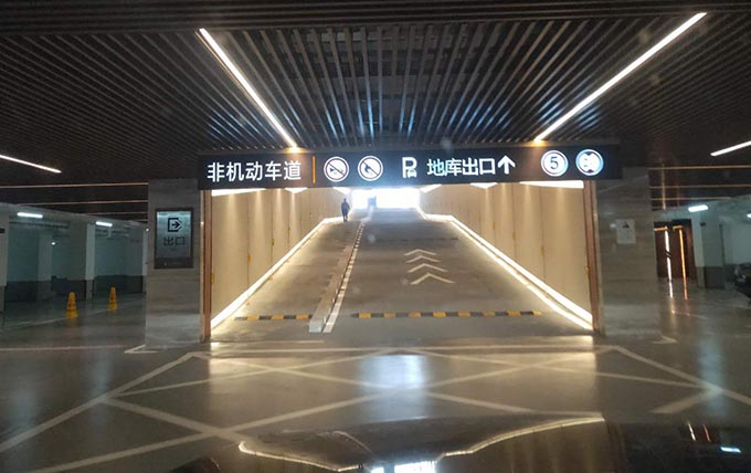 哈爾濱商業(yè)區(qū)停車場劃線 停車場劃線施工