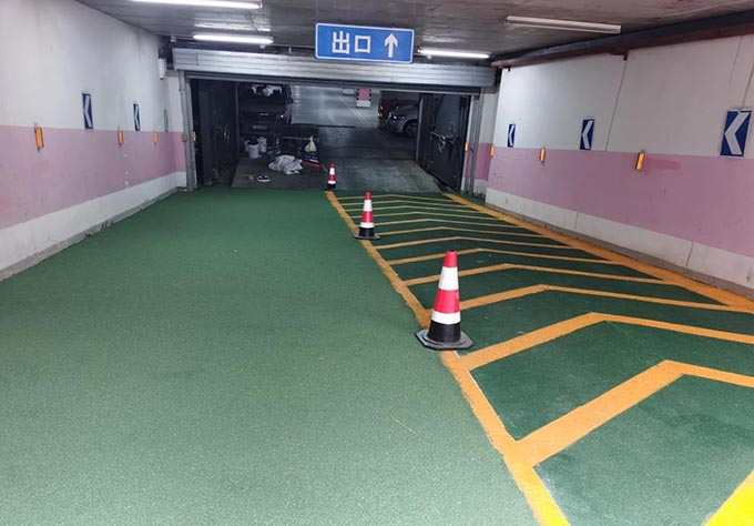 地下車庫劃線